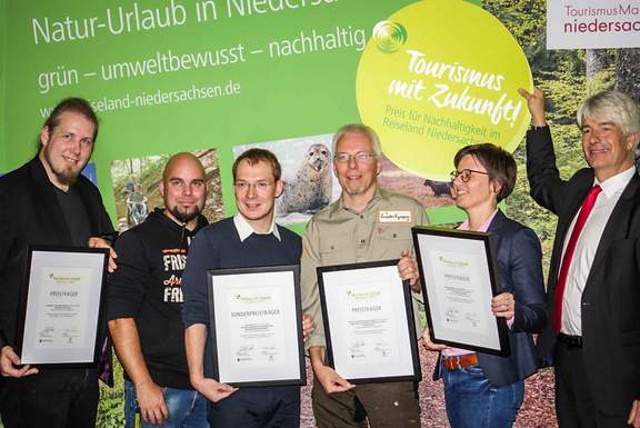 Jan Brockmann und weitere Preisträger bei der Preisverleihung Tourismus mit Zukunft | © Bettina Brockmann